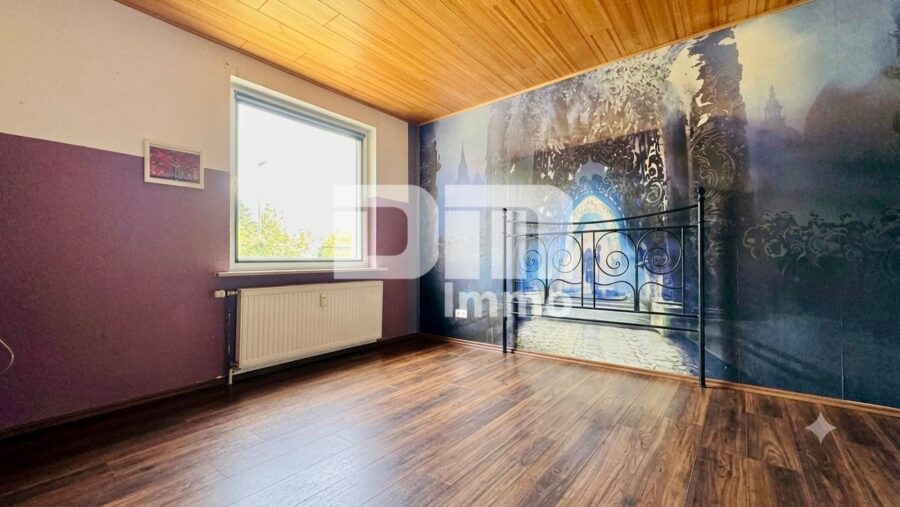 Charmantes Einfamilienhaus/Resthof mit viel Platz, modernisierter Technik und idyllischem Garten - Wohnhaus EG Schlafzimmer / Gäste / Büro